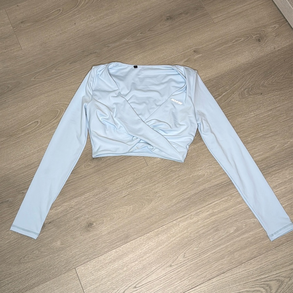 LONG SLEEVE SPORT CRO TOP🩵 Bo+tee Brand. Used like NEW.